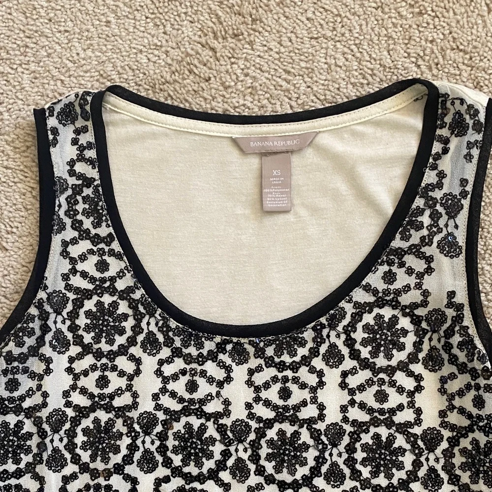 Banana Republic Black Floral Sequin Blouse size XS - Picture 4 of 7